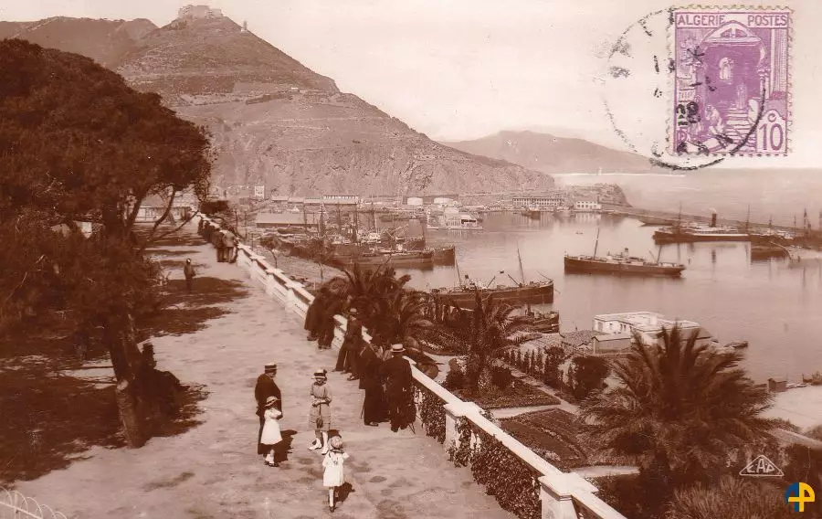 Carte postale Oran - La promenade de Létang